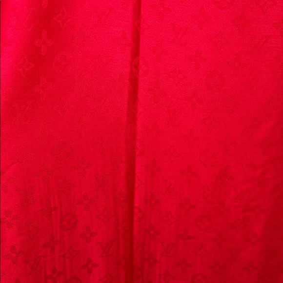 Elegant LV Scarf with dust bag🧣 - Picture 4 of 6